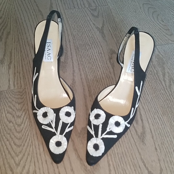 Isaac Mizrahi Shoes - Vintage Isaac Mizrahi Black slingback pumps